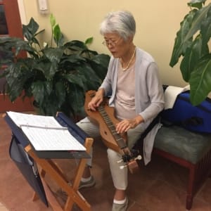 Hee-Young is a volunteer who often provides music therapy for patients and families.